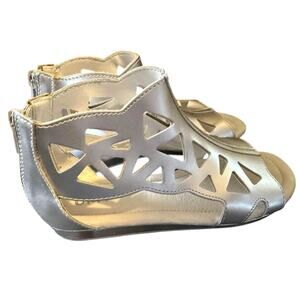 Umi Girls Shoe Gladiator Leather Sandal Silver sz 32 sz 2